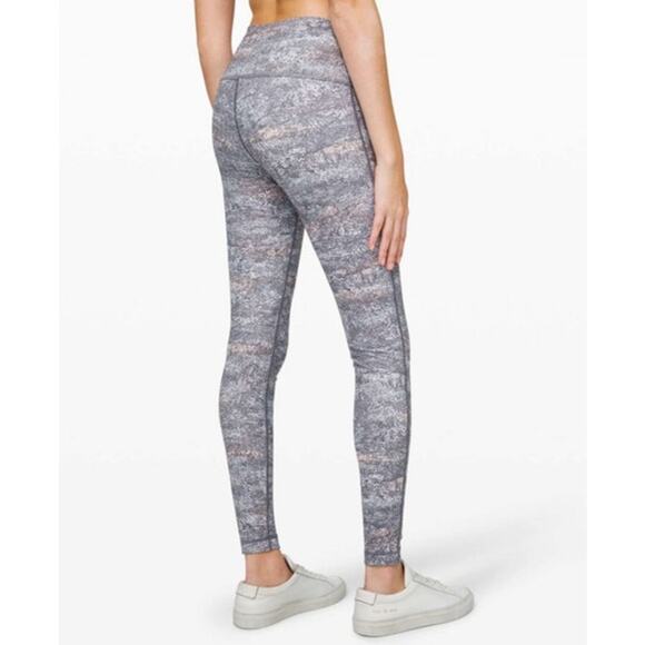 Lululemon Wunder Under HR Tight 28" Size 4 Frozen Vista Alpine White Multi - Picture 8 of 9